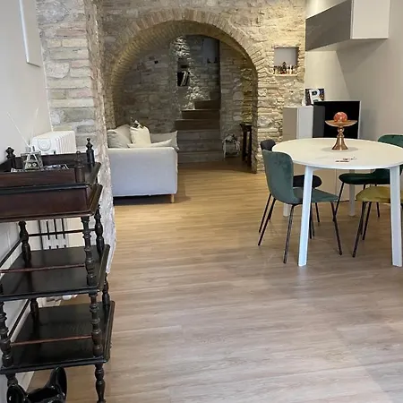 Ad - Sorella Luna Boutique * Assisi